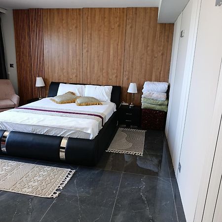 Penthouse Apartment On The Beach Bat Yam Eksteriør bilde