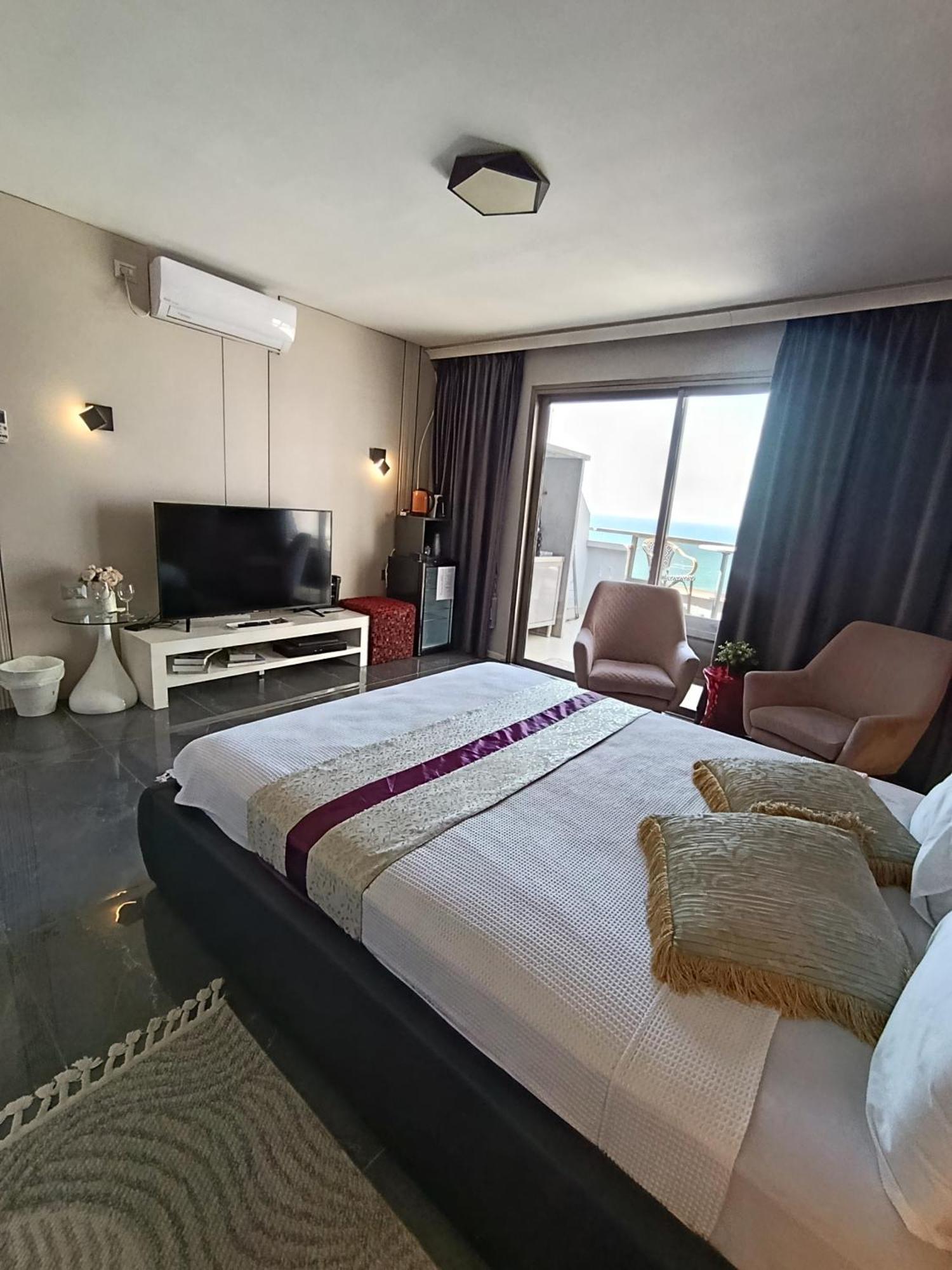 Penthouse Apartment On The Beach Bat Yam Eksteriør bilde
