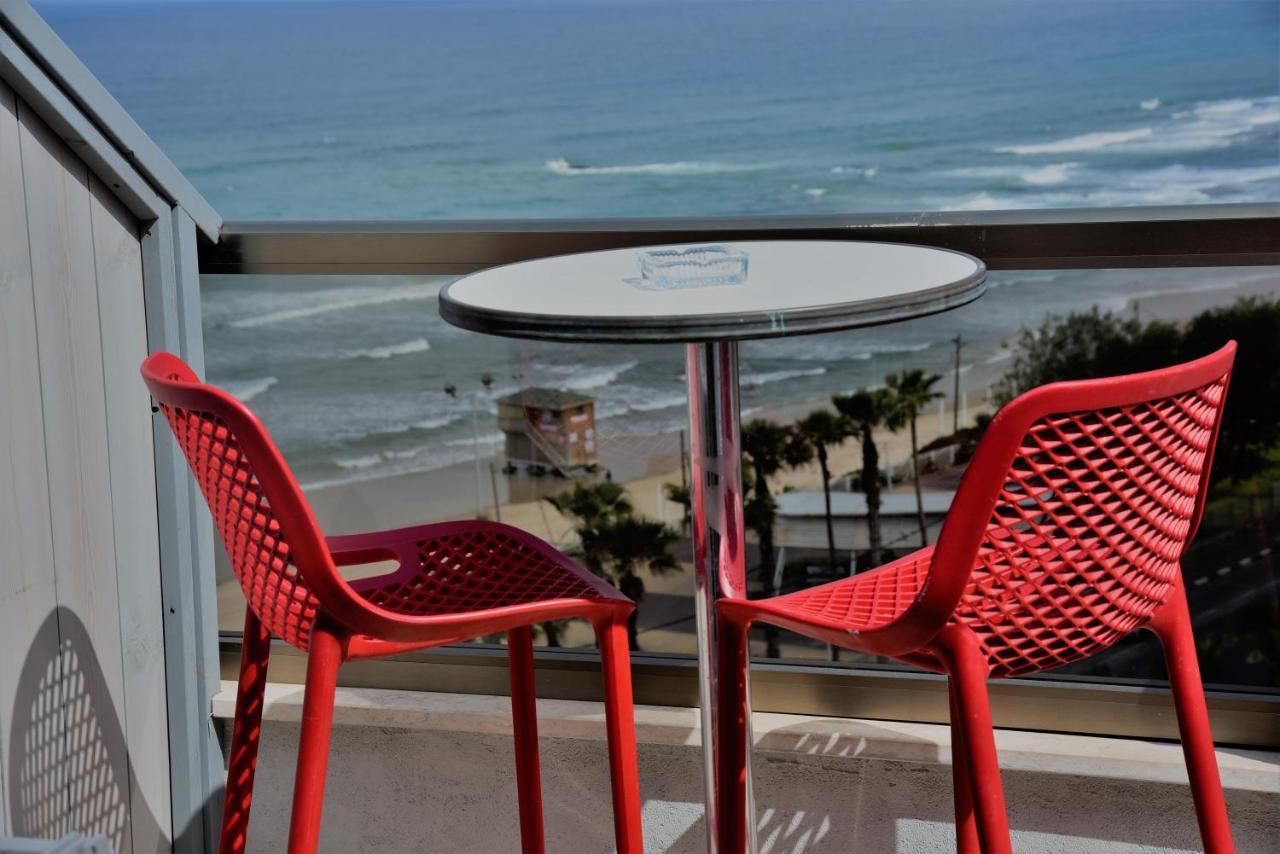 Penthouse Apartment On The Beach Bat Yam Eksteriør bilde