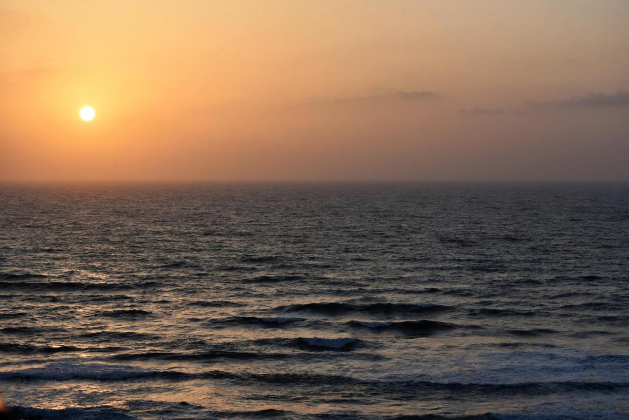 Penthouse Apartment On The Beach Bat Yam Eksteriør bilde