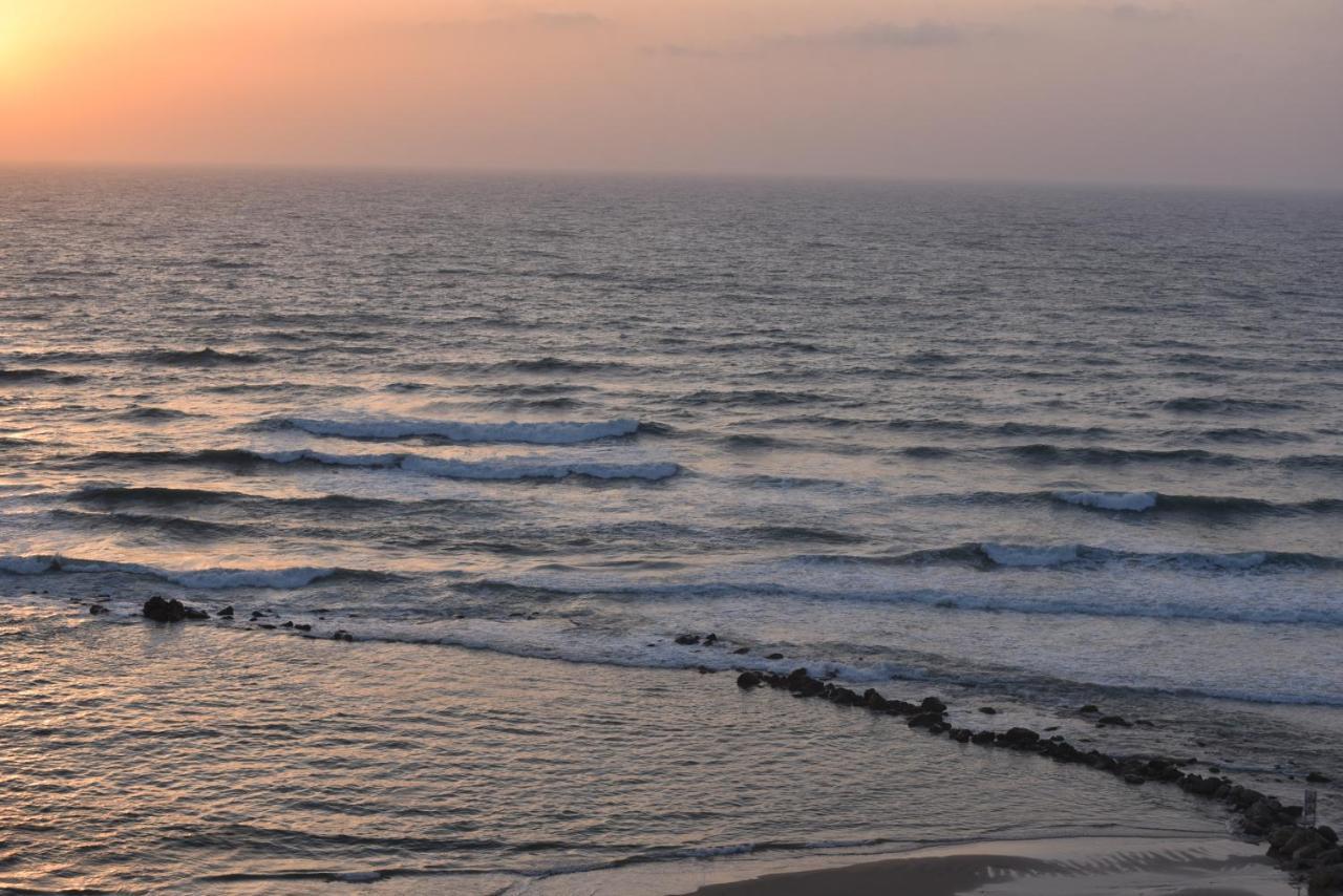 Penthouse Apartment On The Beach Bat Yam Eksteriør bilde