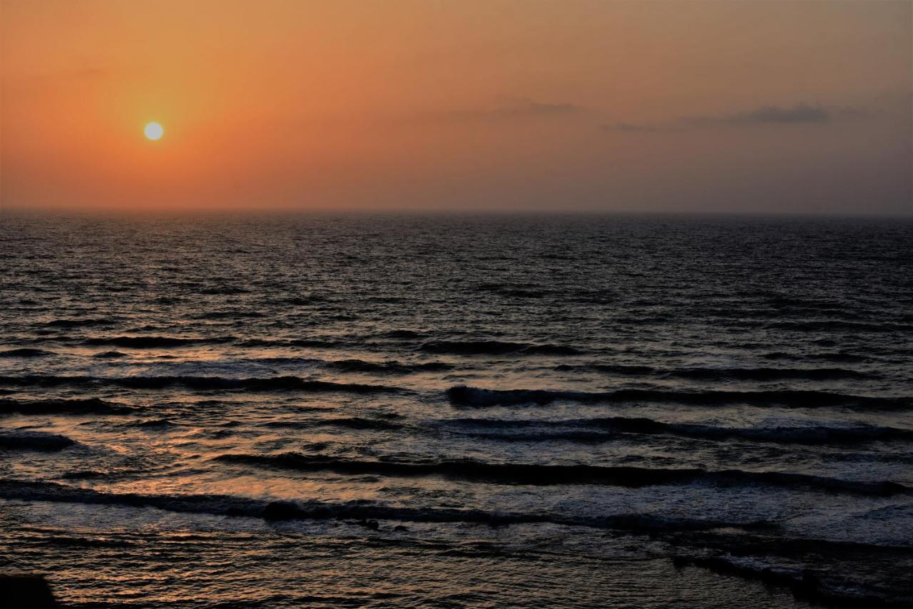 Penthouse Apartment On The Beach Bat Yam Eksteriør bilde