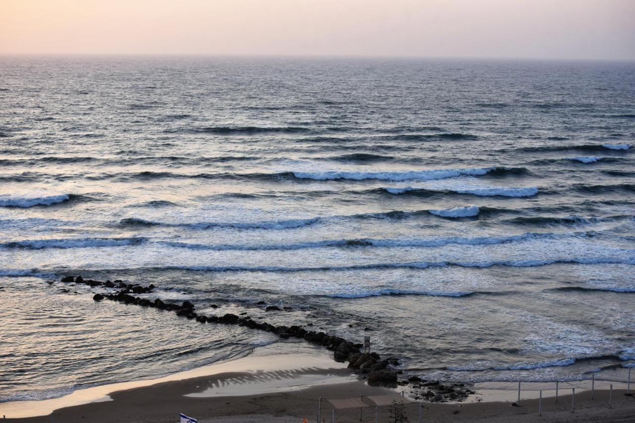 Penthouse Apartment On The Beach Bat Yam Eksteriør bilde