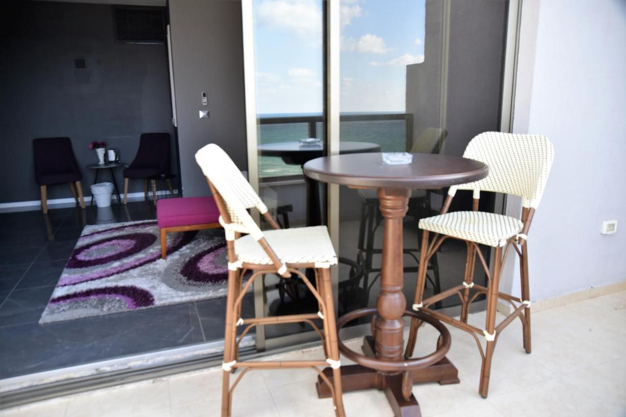 Penthouse Apartment On The Beach Bat Yam Eksteriør bilde