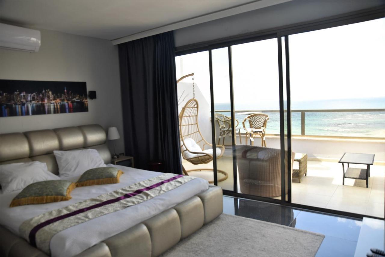 Penthouse Apartment On The Beach Bat Yam Eksteriør bilde